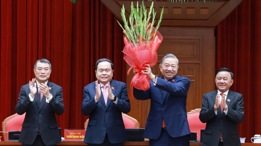 Party chief To Lam re-elected as Vietnam enters new development phase